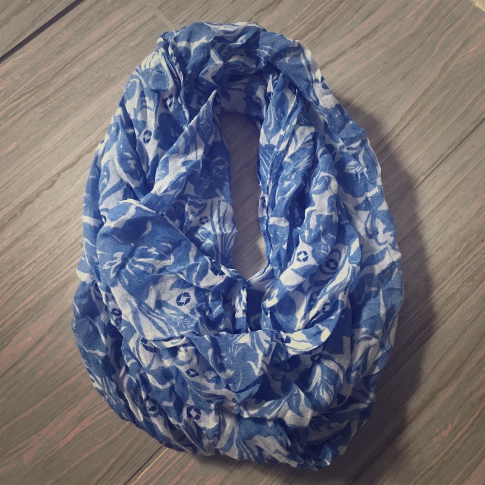 Chase scarf