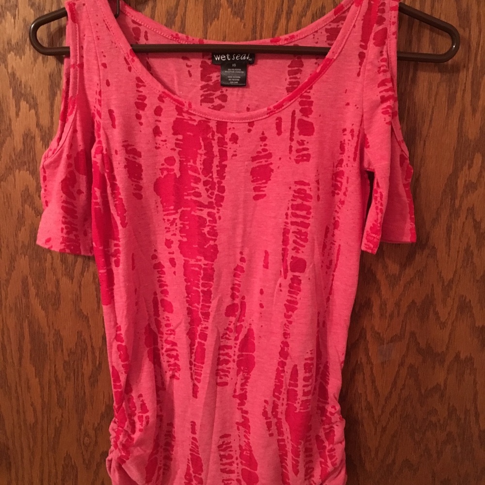 Cold shoulder top