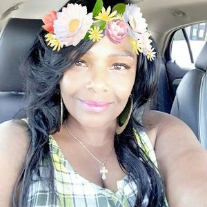 Meet your Posher, Dee dee