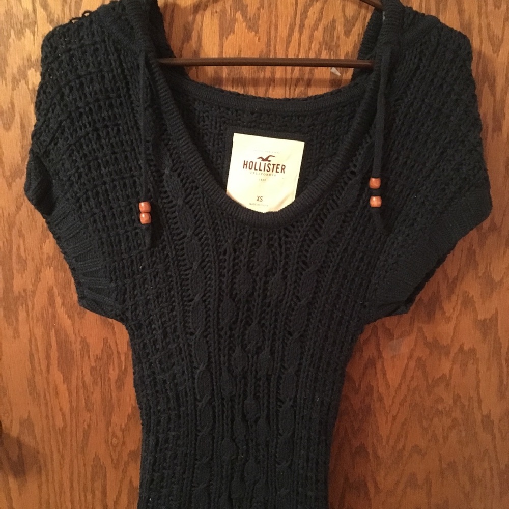 SHORT SLEEVE SWEATER WITH HOOD