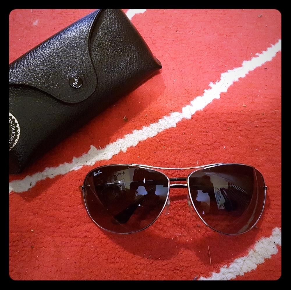 Ray-Ban Aviator Sunglasses w/ case 🕶️