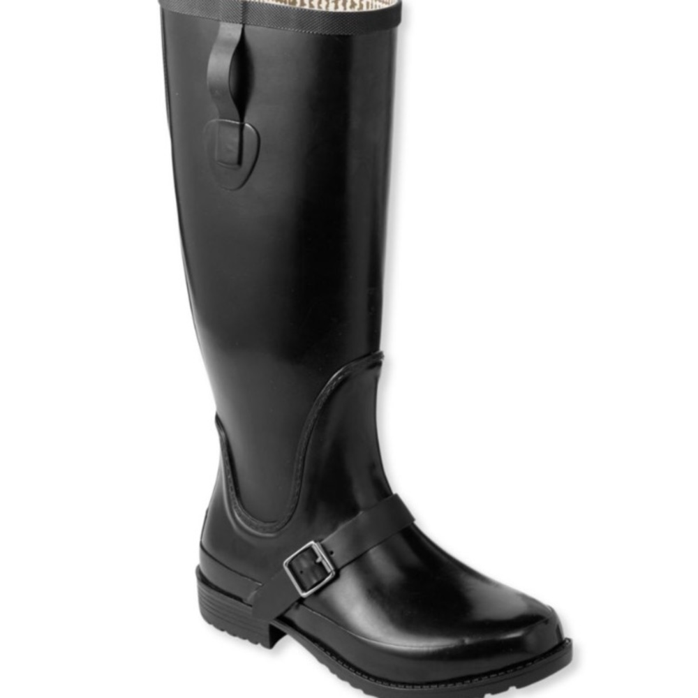 Size 7 LL bean wellie rain boots and wellie socks!