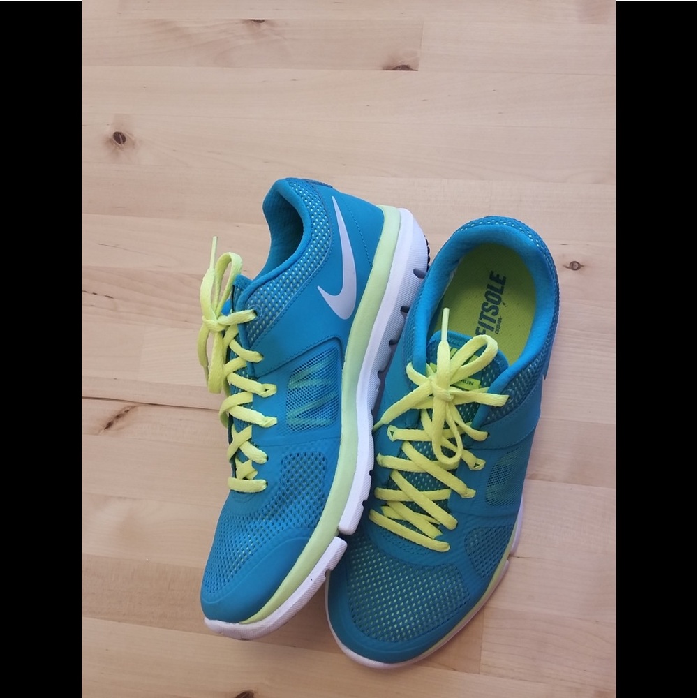 Nike Flex 2014. Woman’s Running Shoes. Green/lime