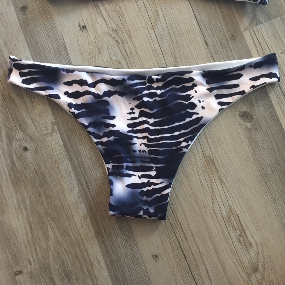 Bathing suit - Picture 2 of 4