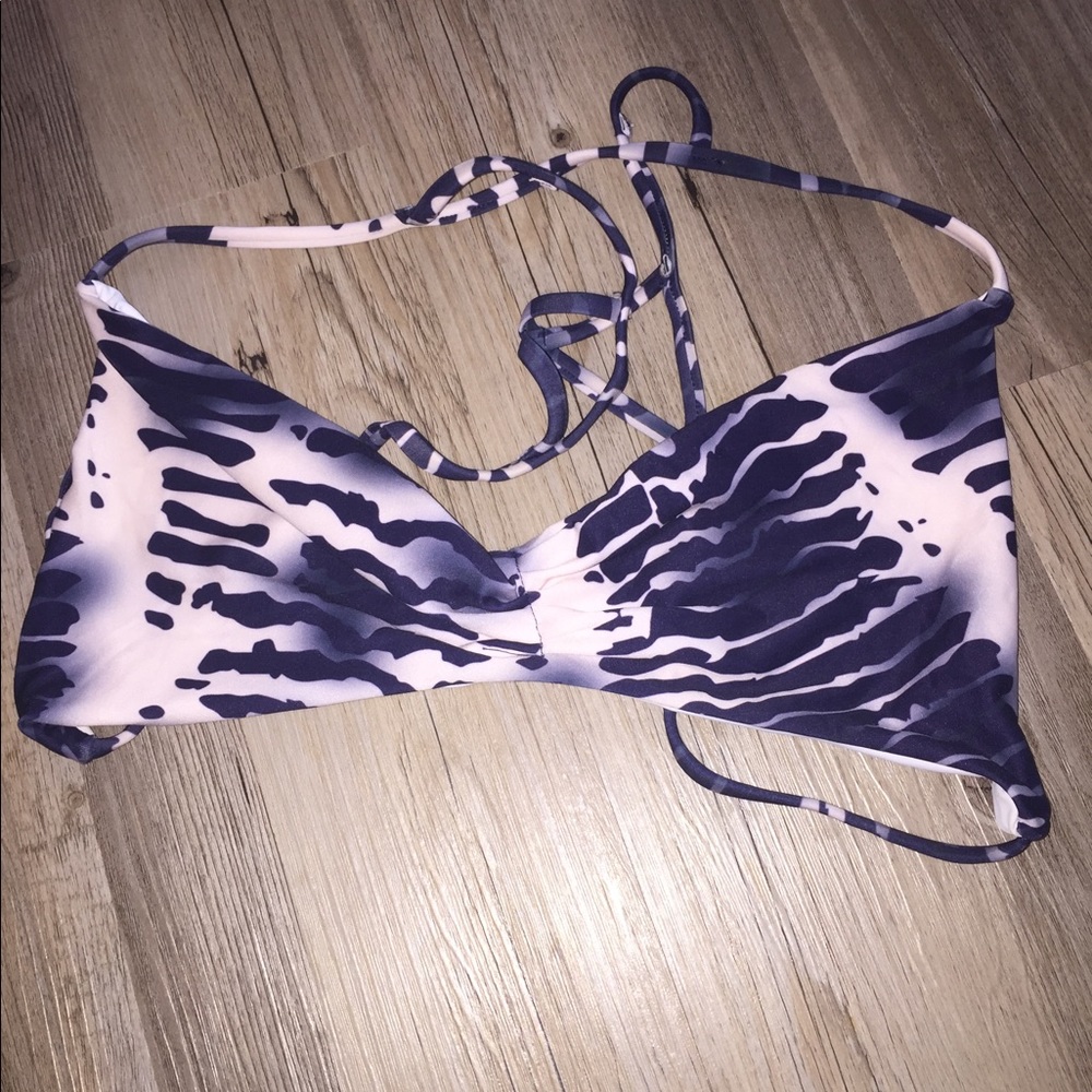 Bathing suit - Picture 3 of 4