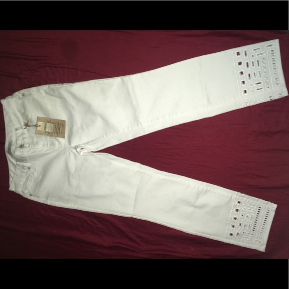 White jeans with cutout embroidered ankle - Picture 3 of 3