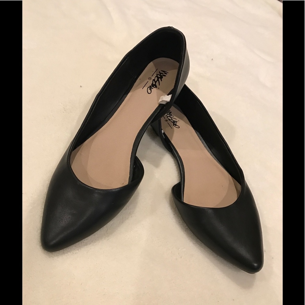 Black Pointed Toe Flats