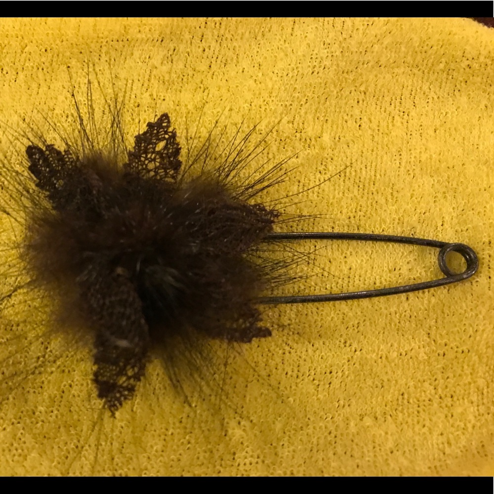 2 Brooches - Picture 2 of 8