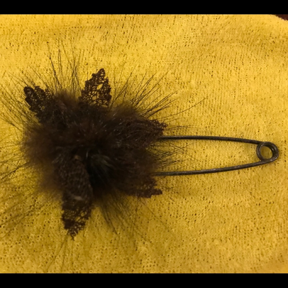 2 Brooches - Picture 7 of 8