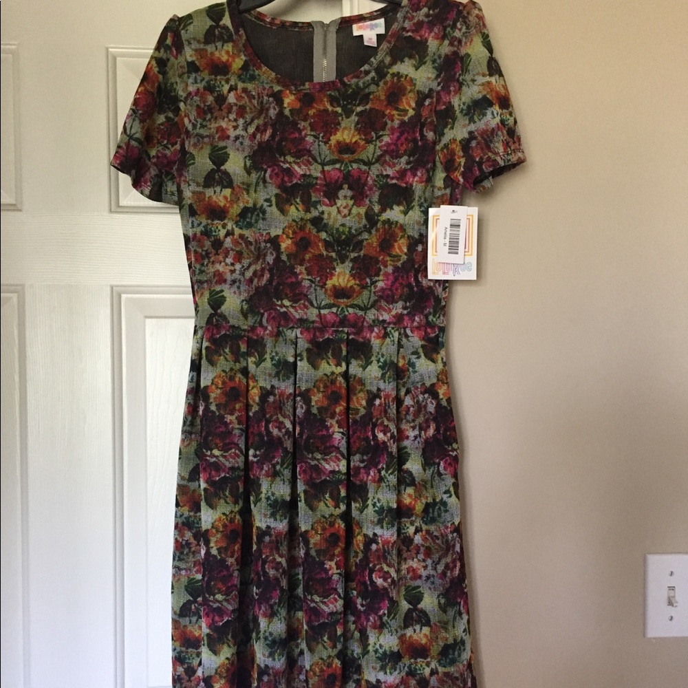 LuLaRoe Amelia - Medium BNWT