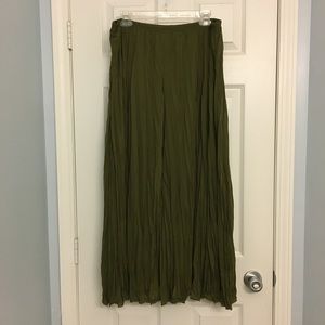 Green crinkle maxi skirt