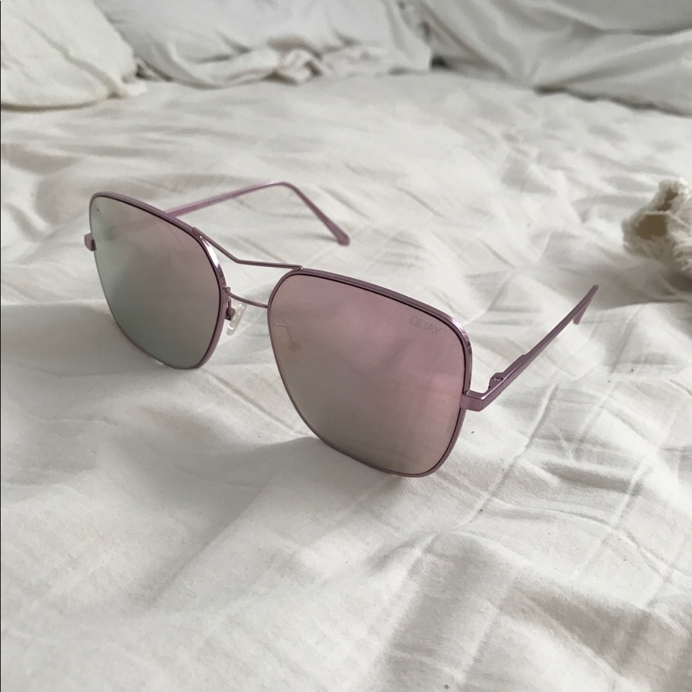 QUAY stop and store glasses in pink!