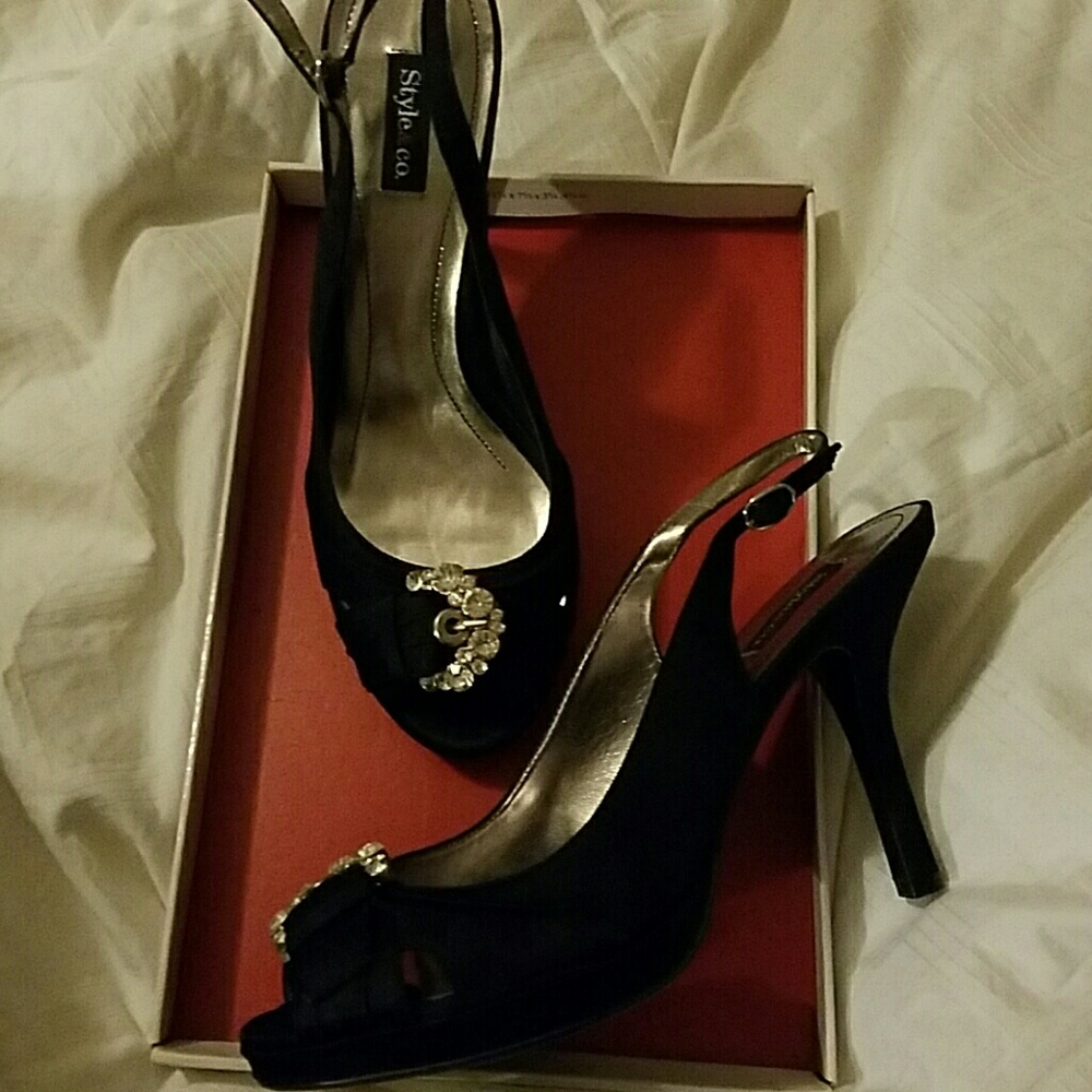 Shoes - Picture 2 of 4