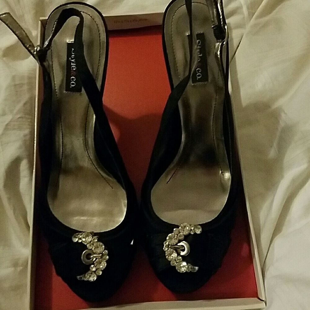 Shoes - Picture 3 of 4