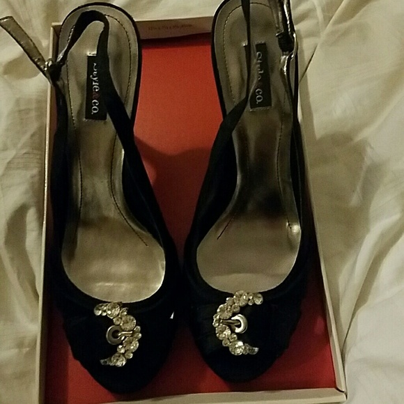 Shoes - Picture 3 of 4