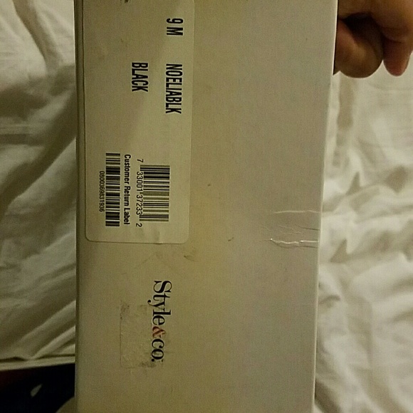 Shoes - Picture 4 of 4