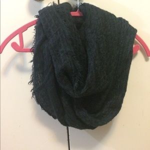 Knitted infinity scarf with fringe