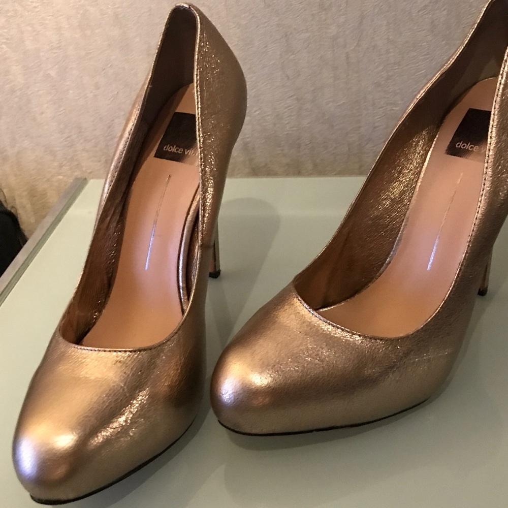 Dolce Vita Gold Pumps