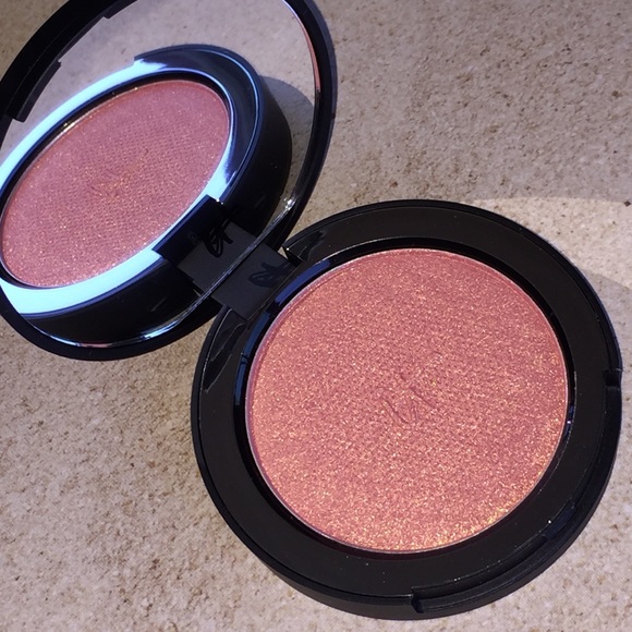 it cosmetics bye bye pores blush sweet cheeks