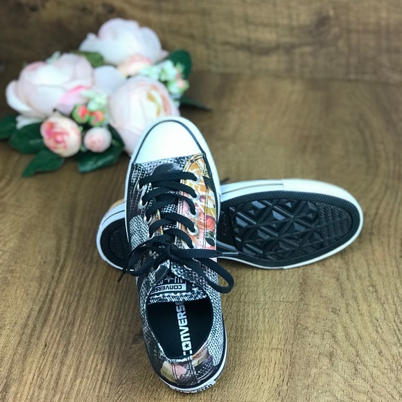 NWT Converseš„Digital Floral Black LT W AUTHENTIC - Picture 3 of 8