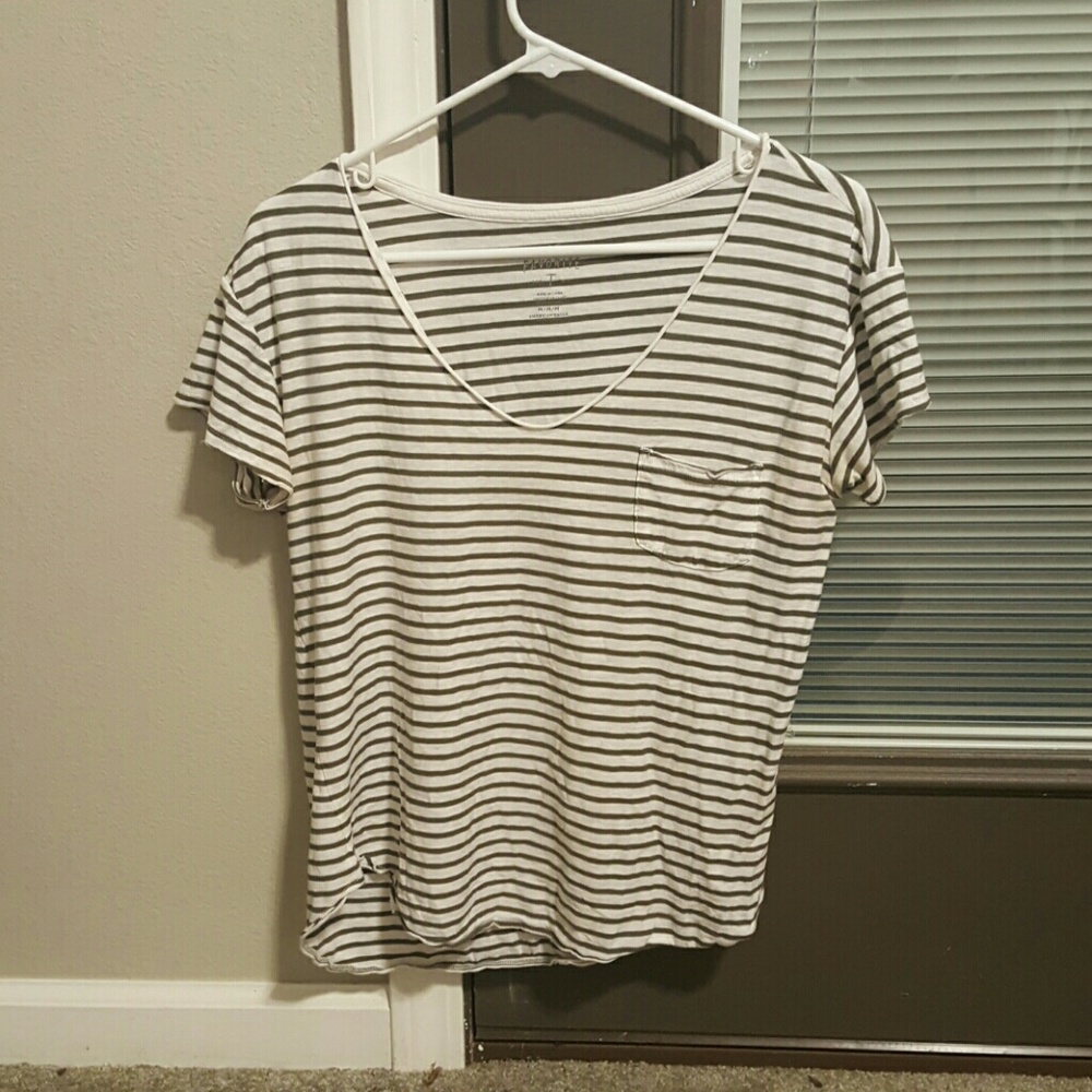 American Eagle V-neck Shirt