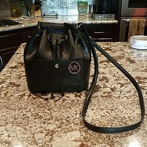 Michael Kors Greenwich Small Bucket Bag