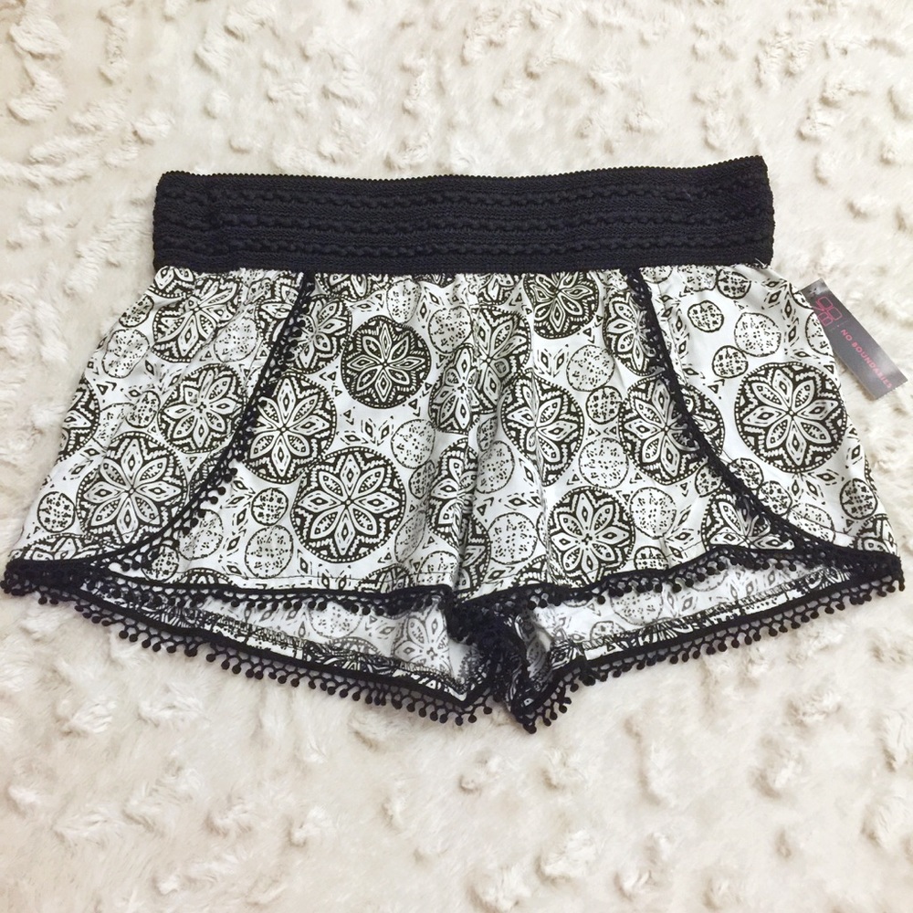 New black and white Pom Pom crochet shorts