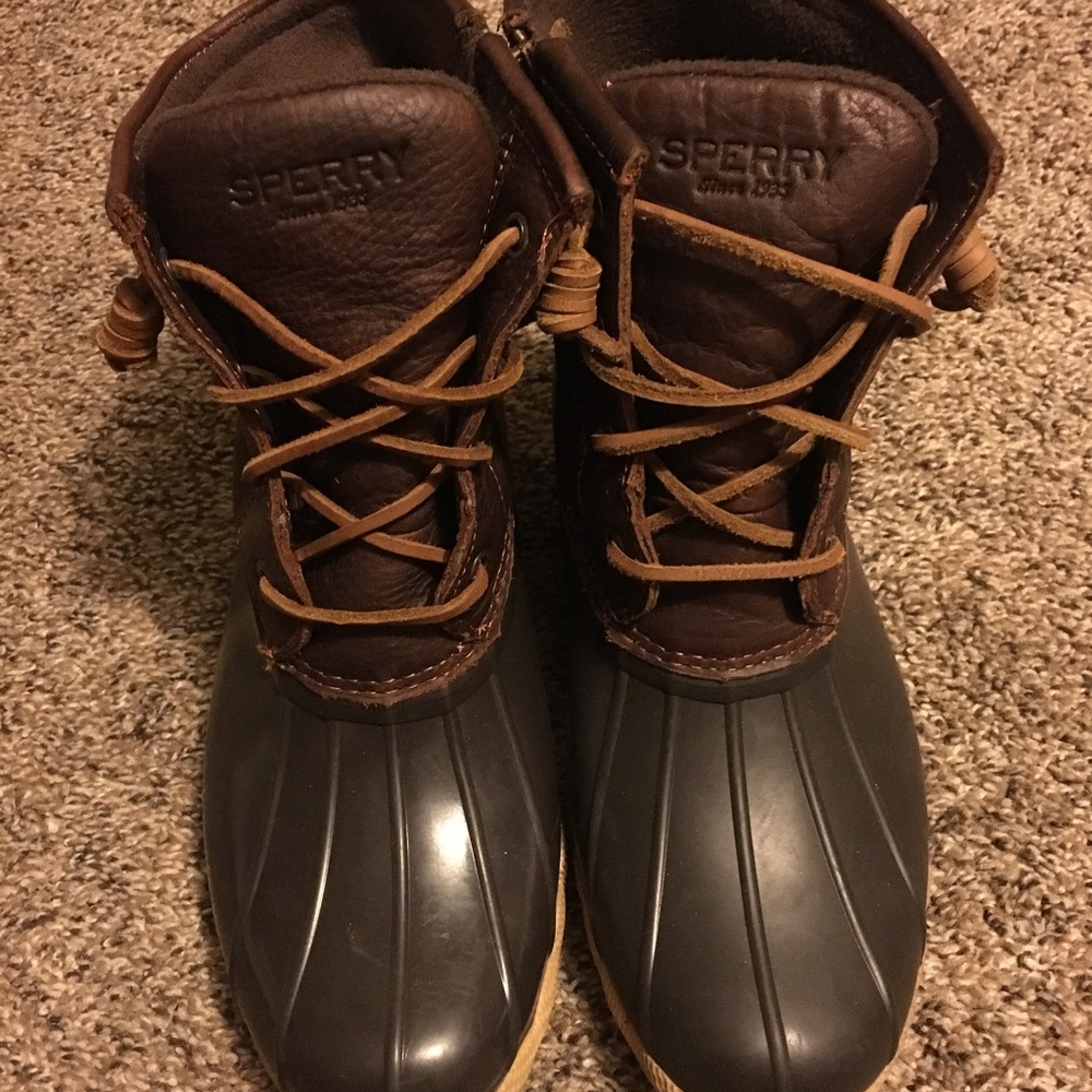 Sperry duck boots size 8