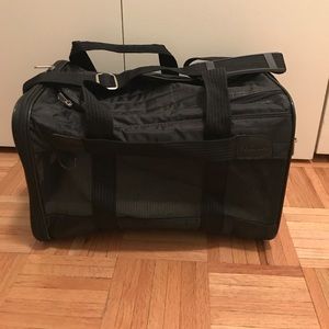 Sherpa Deluxe Pet Carrier