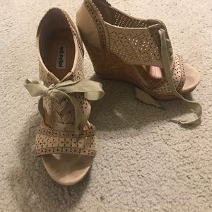 Size 7.5 Not Rated tan wedges