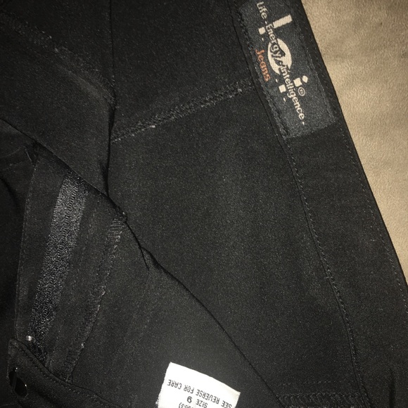 Black mini skirt - Picture 3 of 4