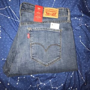 711 Plus Levi's