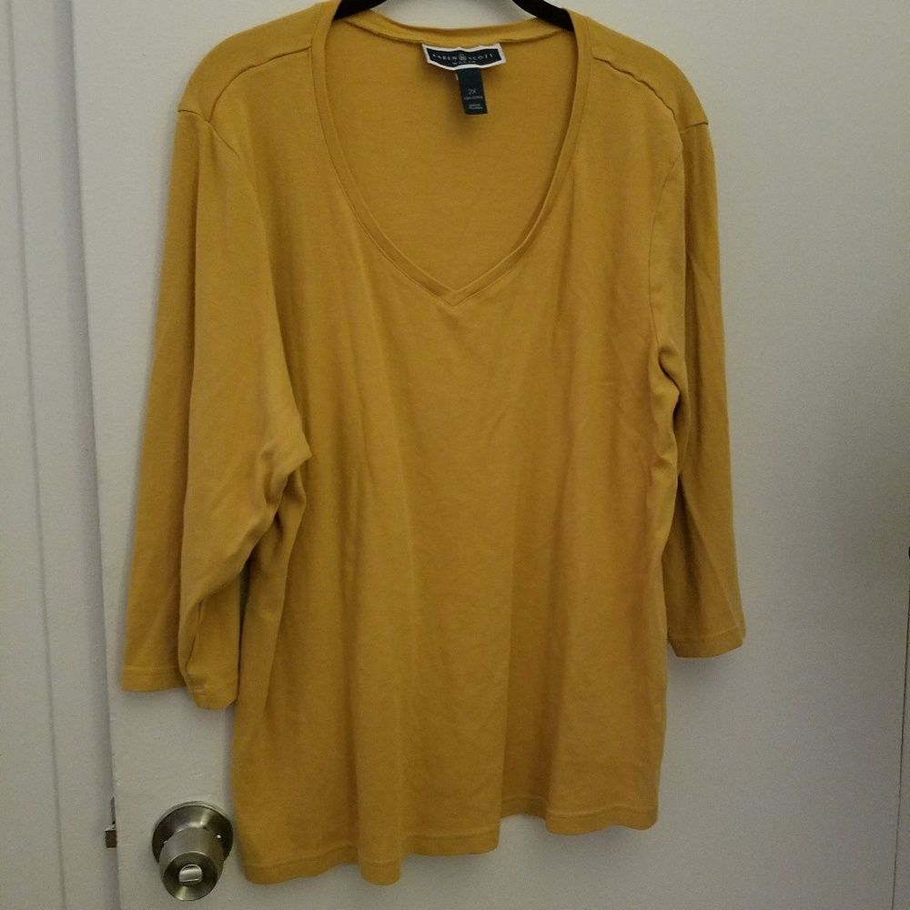Vneck 3/4 sleeve shirt