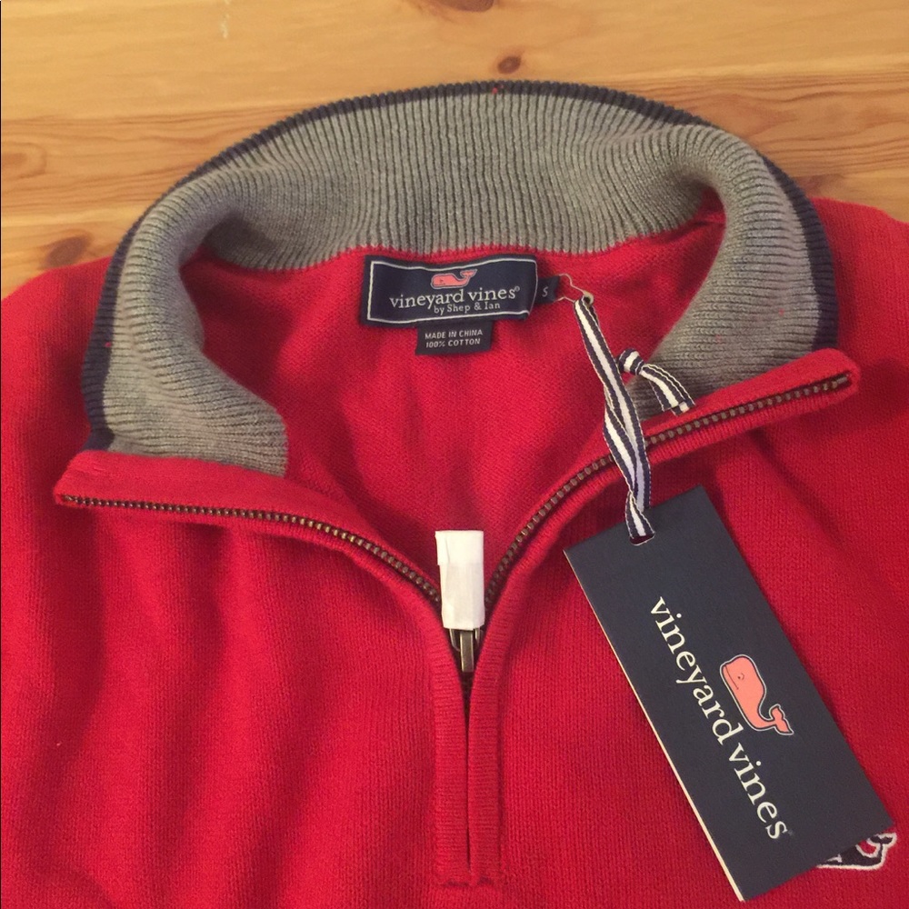 Red vineyard wines 🐳sweater size small