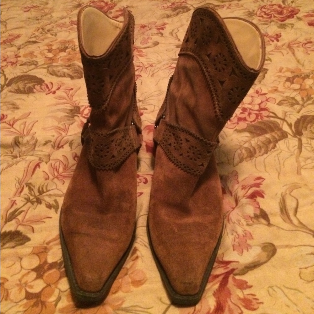 Suede leather upper- cowboy boots