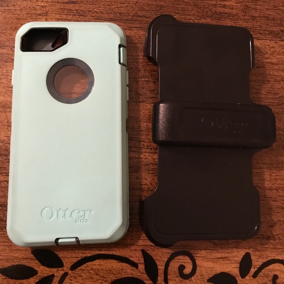IPhone 7 Otter box - Picture 1 of 2