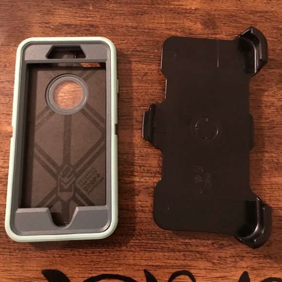 IPhone 7 Otter box - Picture 2 of 2