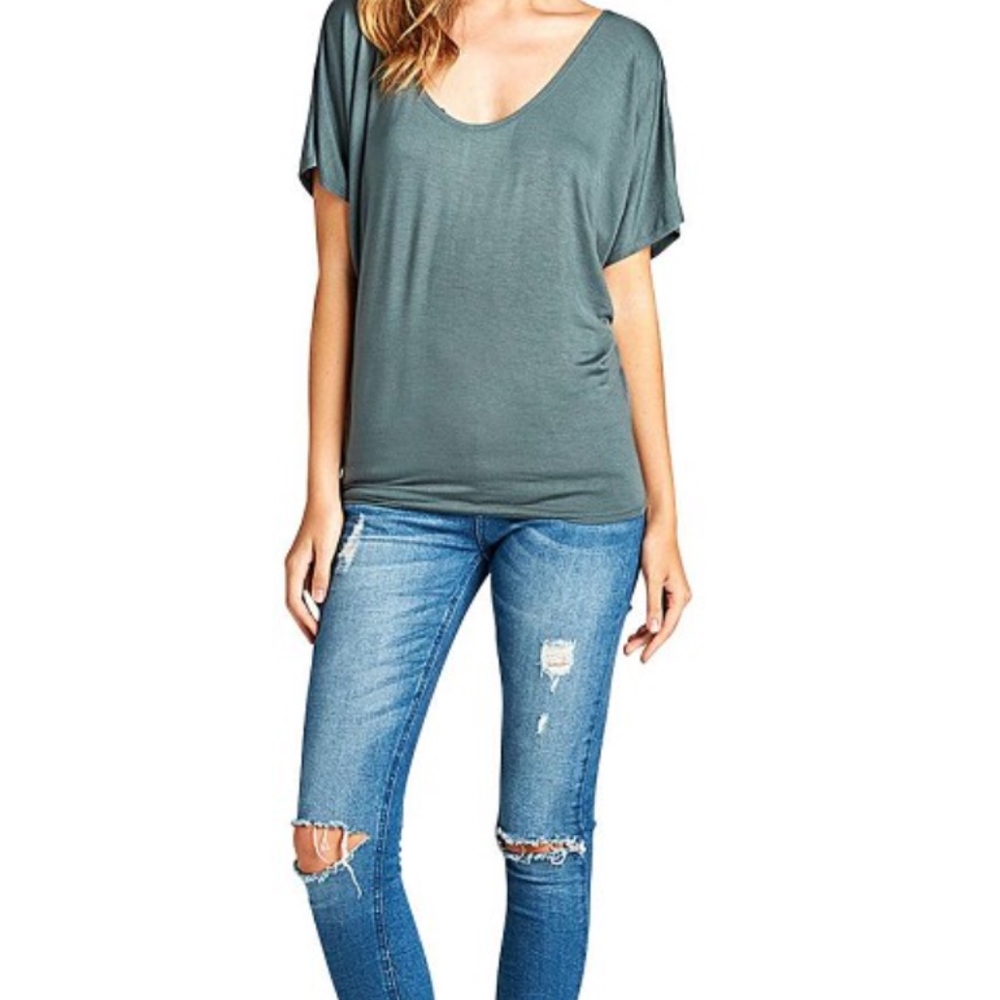 NWT Relaxed Fit Round Neck Top