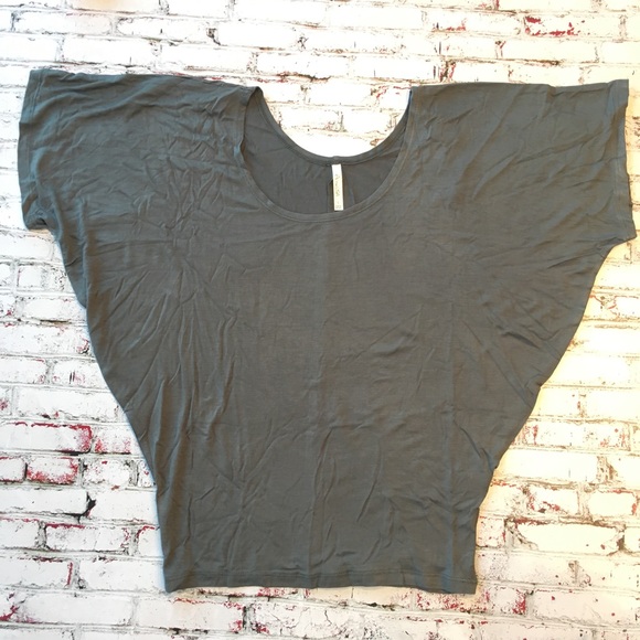 NWT Relaxed Fit Round Neck Top - Picture 4 of 4