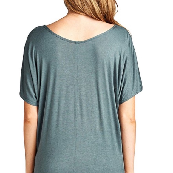 NWT Relaxed Fit Round Neck Top - Picture 3 of 4