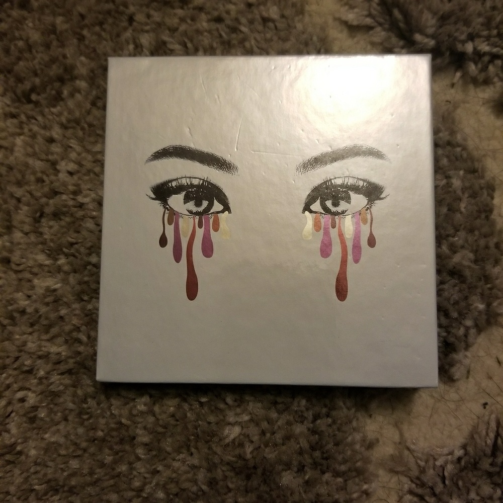 kylie burgundy palette (back instock!!!)