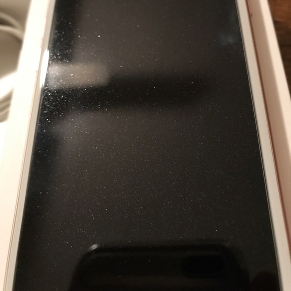 AT&T IPhone 7 128 GB - Picture 3 of 4