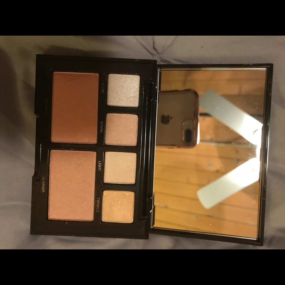 HP!!! 🎉🎉 Laura Mercier luminizer palette