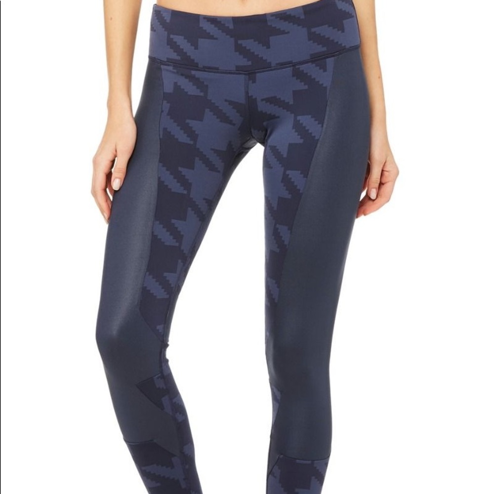 Alo Yoga Accelerate Legging