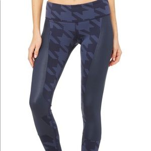 Alo Yoga Accelerate Legging