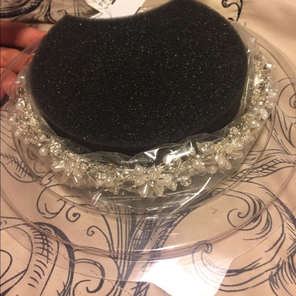 David's Bridal Head band Crystal/beads