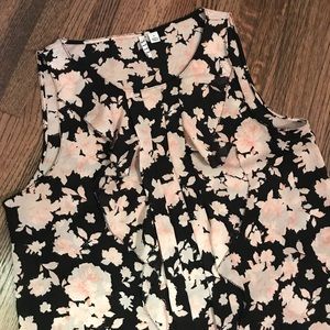 🎉REDUCED🎉 Black + Blush Pink Floral Tank/Blouse