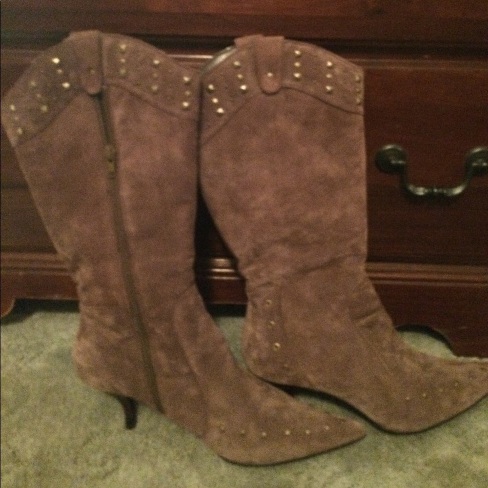 Beautiful brown gold/brass Rhine stone in the f