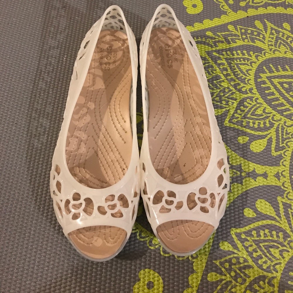 Croc flats