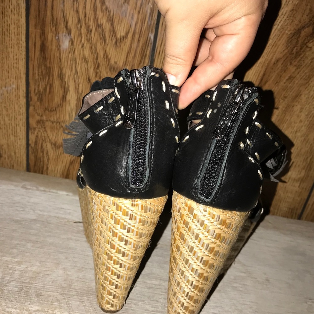 Two Lip Devour Wedge Sandles - Picture 4 of 4